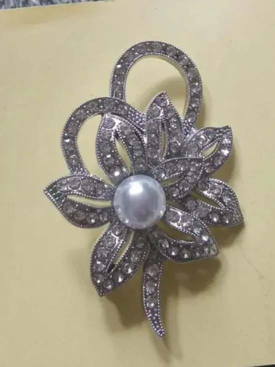 Floral Brooch with Clear Crystal Accents - Picture 3 of 3